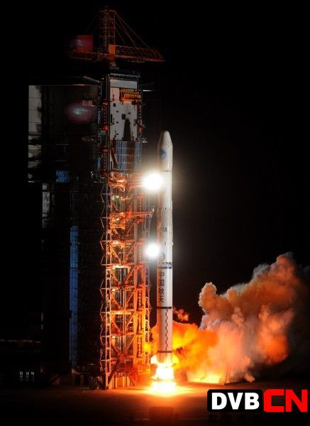 4月10日4时47分，我国在西昌卫星发射中心用“长征三号甲”运载火箭，成功将第八颗北斗导航卫星送入太空预定转移轨道。新华社记者罗晓光摄