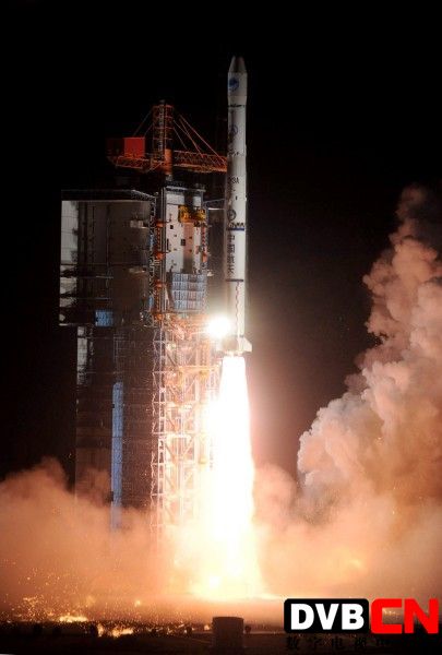 4月10日4时47分，我国在西昌卫星发射中心用“长征三号甲”运载火箭，成功将第八颗北斗导航卫星送入太空预定转移轨道。新华社记者罗晓光摄