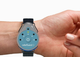 体验VR游戏天旋地转 微电手环reliefband让你不再晕