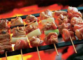 90后小伙网络直播烧烤 最多时20多万人同时观看 