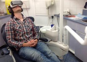 科学家正研究用VR设备来减轻看牙医的痛苦