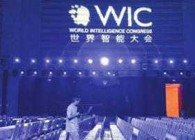 为参加世界智能大会 马云“背着大礼包”来津了