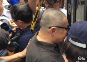 台湾太平洋电信遭掏空200亿案 孙道存登囚车报到入监