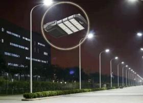 一盏路灯搭载多项功能：“聪明路灯”照亮智慧城市