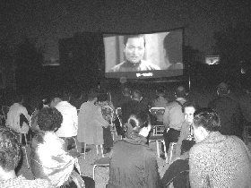 广东省湛江市农村今年放映电影近万场
