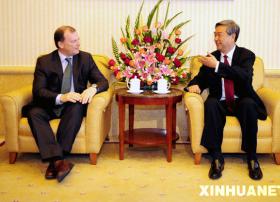 李从军会见参加世界媒体峰会的境外媒体负责人
