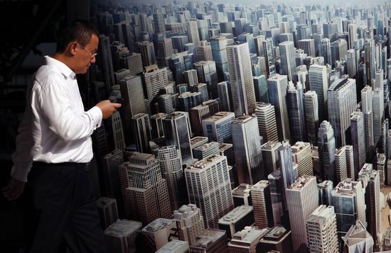 　WiFi热点主要有两种形式，一是大型主体单位（如机场）大规模覆盖WLAN；另一种是某些小型经营性场所，利用原有有线网络，在最末端加设家用WLAN设备